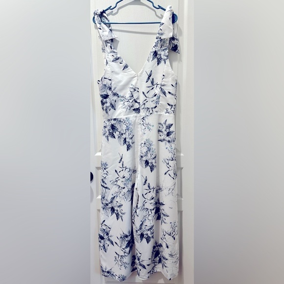 Alex Marie Sleeveless Juniper Cropped Wide Slit-Leg Floral Crepe Jumpsuit - Picture 5 of 8